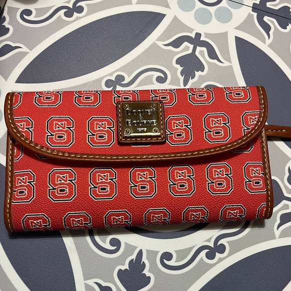 Dooney & Bourke Women’s NC State Monogram Leather Wallet - Picture 8 of 16